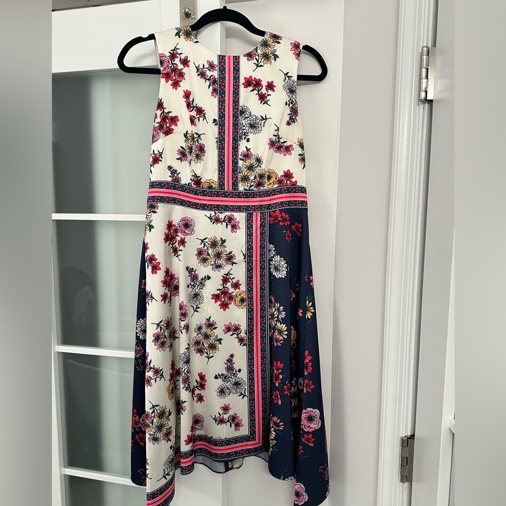 Maggy London Petite size 8, fully lined dress, like new!